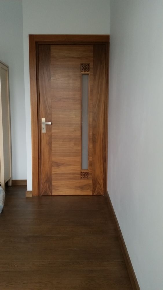 Podłoga dębowa i drzwi z orzecha (wybarwienie na kolor wegług wymogów inwestora) apartament Poznań