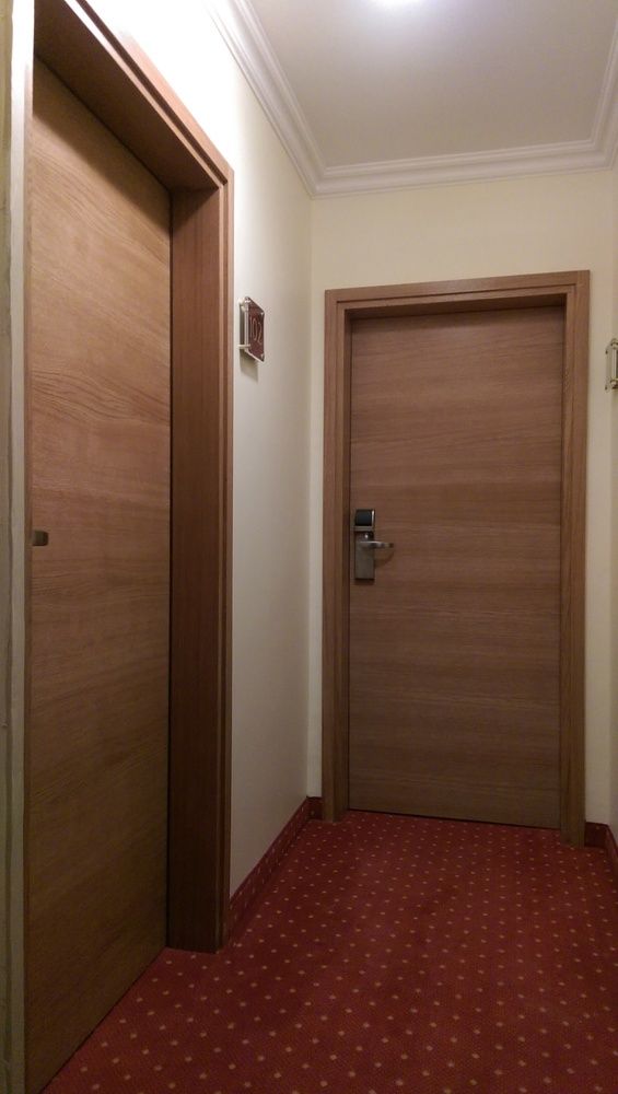 Drzwi hotelowe przeciwpożarowe EI30 z systemem dostępu firmy [jakiej?] (Hotel Norymberia - Niemcy)